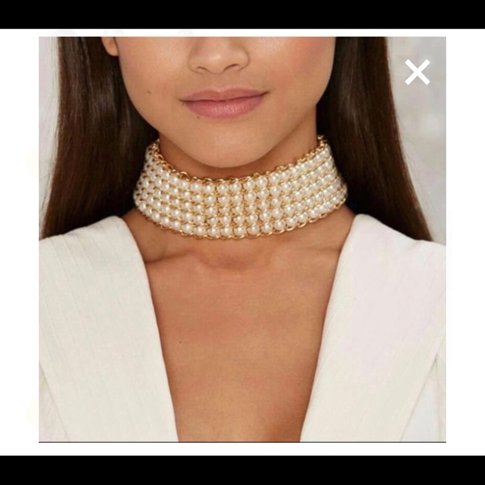 Pearl chocker